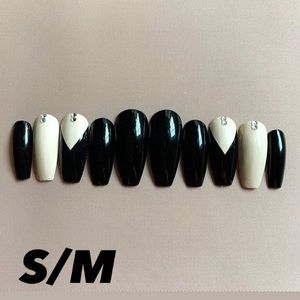 Black and beige press on nail set